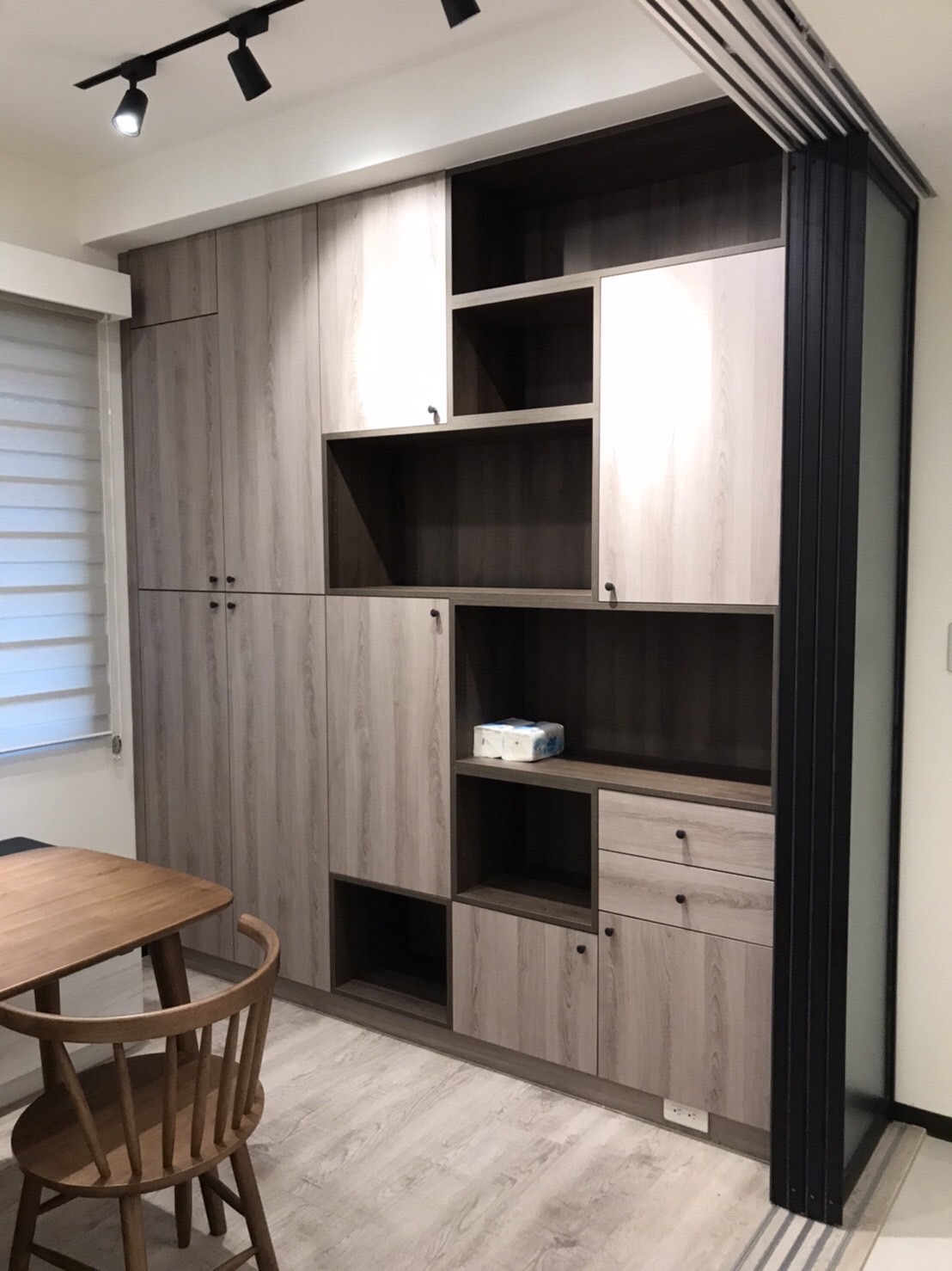 西園路美式輕奢宅：金屬與線板的時尚展演